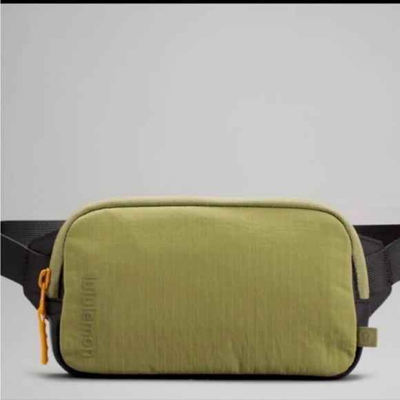 Lululemon Belt Mini - Bronze Green/Black - Green Polyester Cross Body Bag - Picture 2 of 7